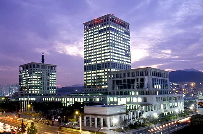 Busan City Discusses Progress on 'Glocal University' Initiative